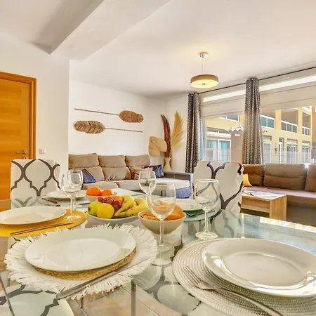 La Concha Beach Apartments With Pool For Kids! Cotillo Room photo